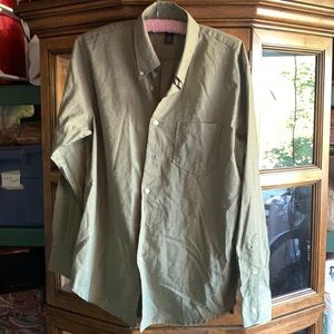 Men’s long sleeved button down shirt